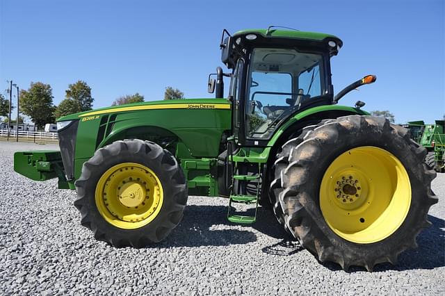 Image of John Deere 8285R equipment image 2