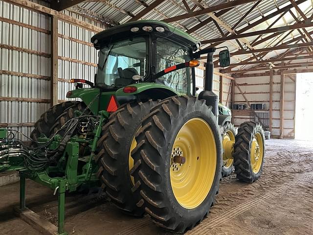 Image of John Deere 8285R equipment image 2