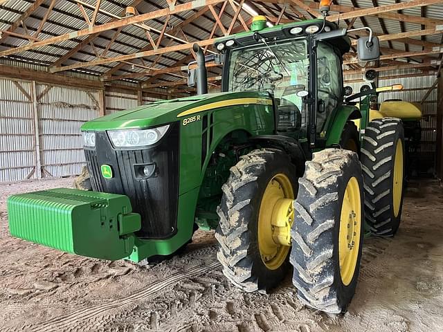 Image of John Deere 8285R equipment image 1