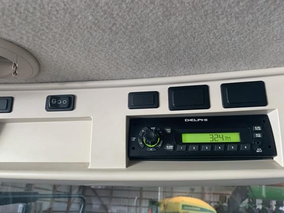 Image of John Deere 8285R equipment image 4