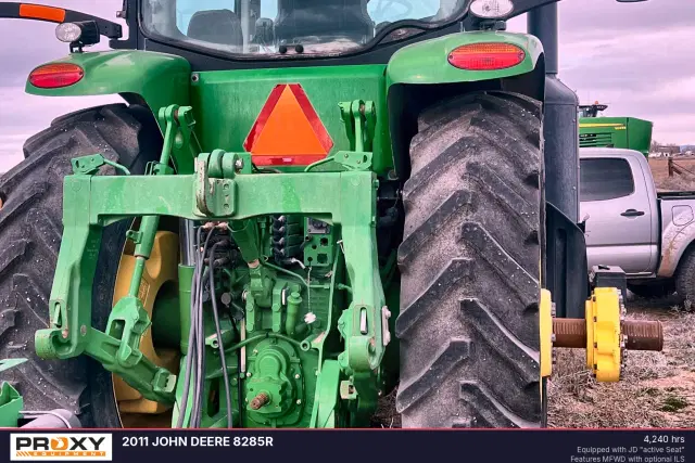 Image of John Deere 8285R equipment image 3