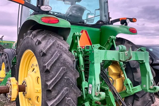 Image of John Deere 8285R equipment image 4