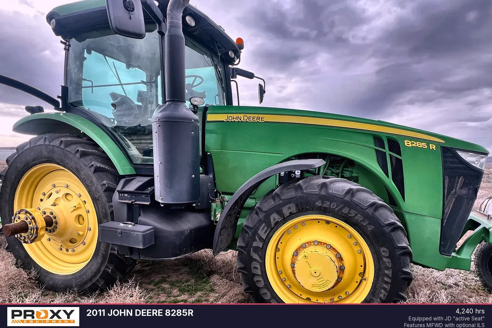 2011 John Deere 8285R Equipment Image0