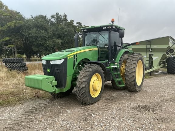 2011 John Deere 8285R Equipment Image0