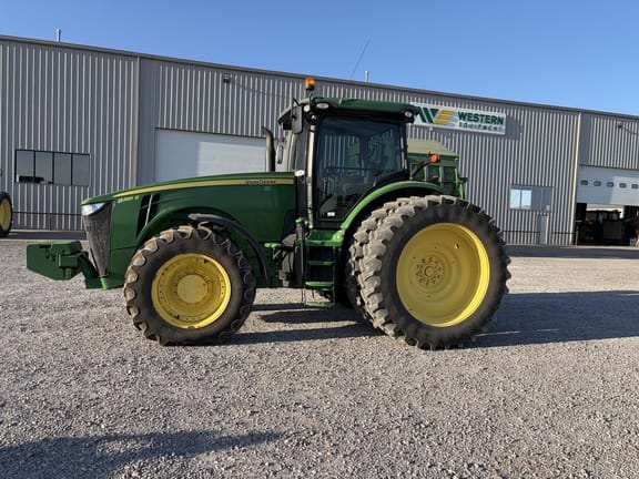 2011 John Deere 8285R Equipment Image0