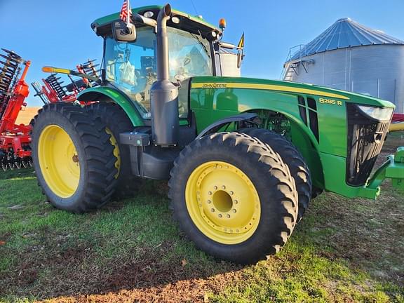 Image of John Deere 8285R equipment image 1