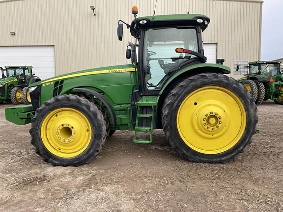 Image of John Deere 8285R equipment image 1