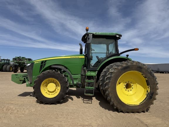 Image of John Deere 8285R equipment image 1
