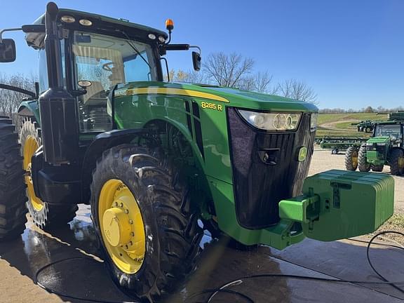 Image of John Deere 8285R equipment image 1