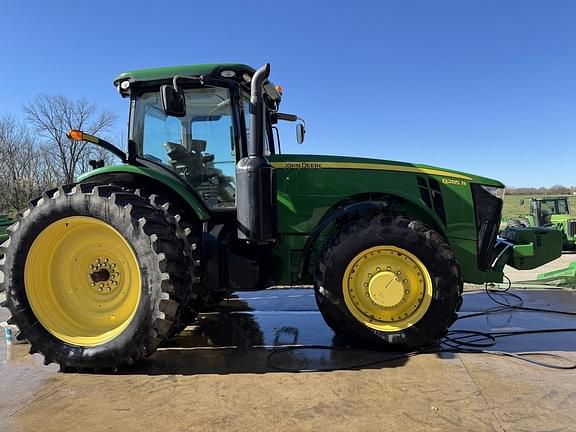 Image of John Deere 8285R equipment image 4