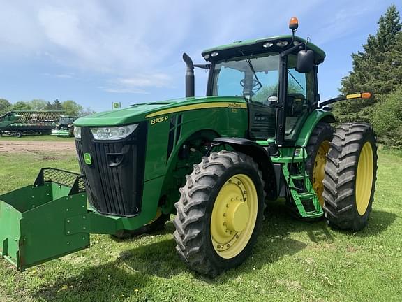 Image of John Deere 8285R equipment image 2