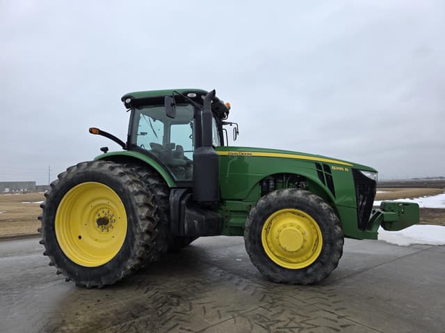 Image of John Deere 8285R equipment image 1