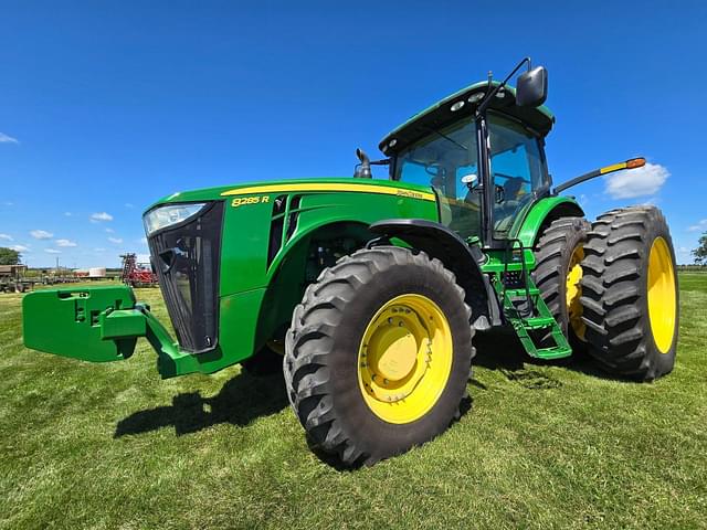 Image of John Deere 8285R equipment image 1