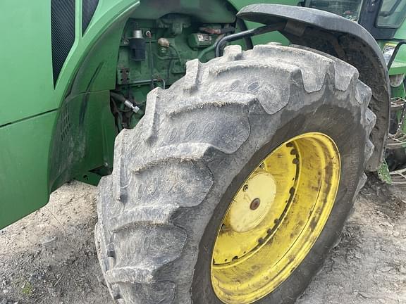 Image of John Deere 8310R equipment image 4
