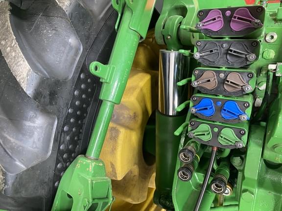 Image of John Deere 8310R equipment image 2