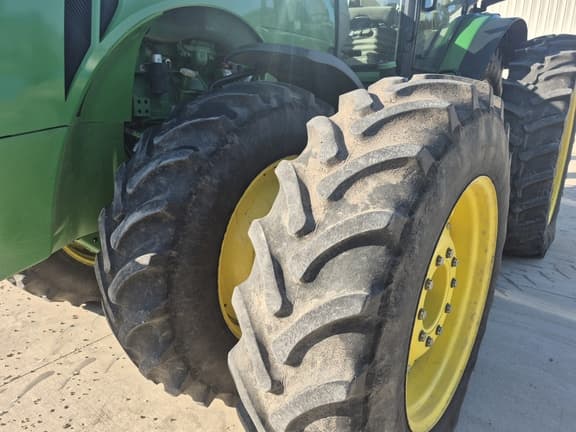 Image of John Deere 8310R equipment image 4