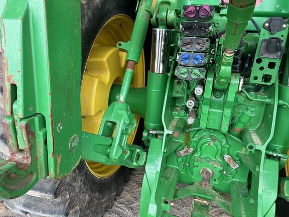 Image of John Deere 8310R equipment image 3