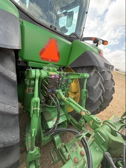 Image of John Deere 8310R equipment image 3