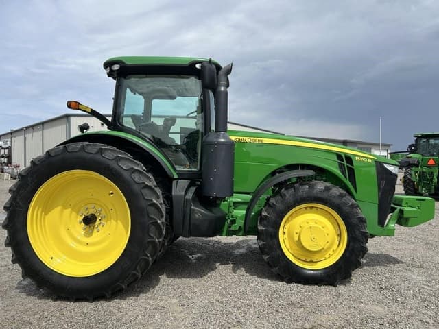 Image of John Deere 8310R equipment image 3