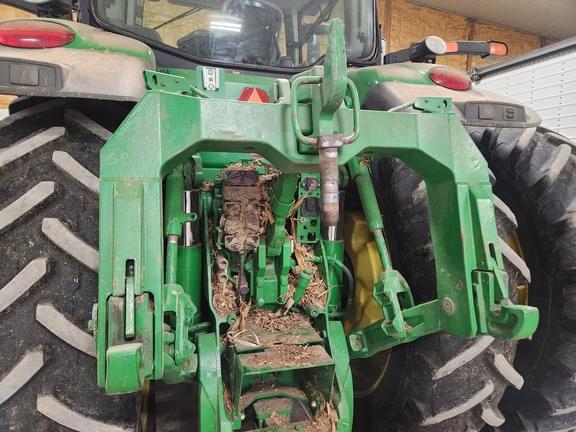 Image of John Deere 8310R equipment image 4