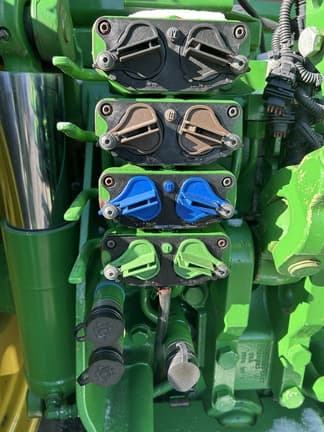 Image of John Deere 8310R equipment image 4