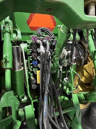 Image of John Deere 8310R equipment image 4
