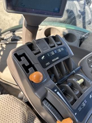 Image of John Deere 8310R equipment image 4