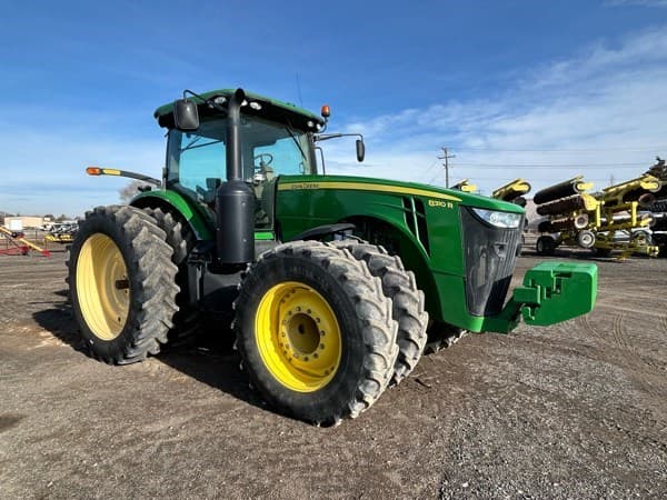 Image of John Deere 8310R equipment image 4