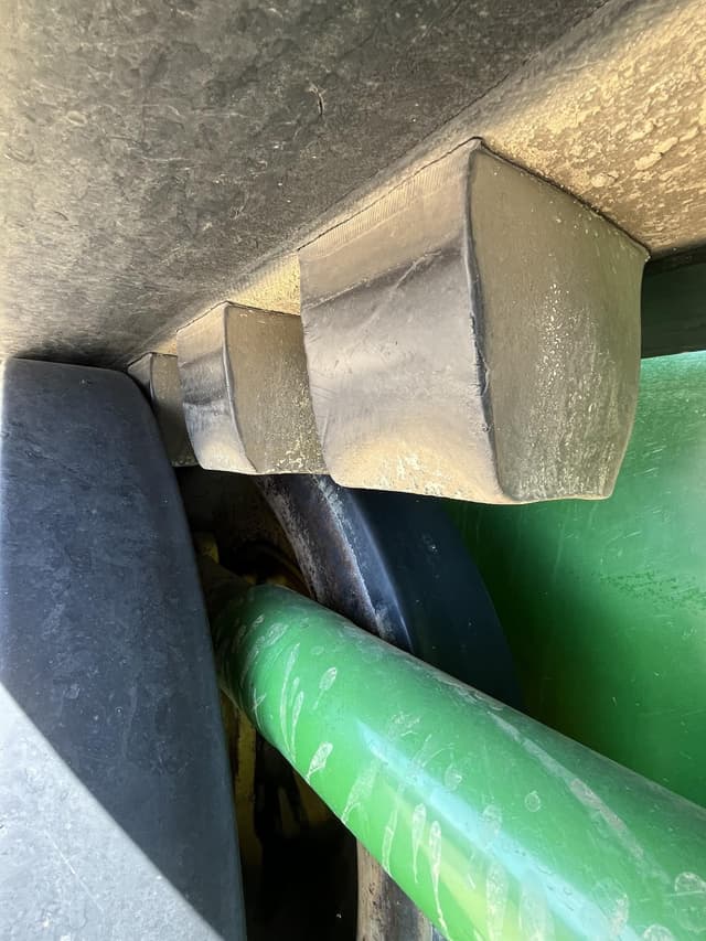 Image of John Deere 8310RT equipment image 3
