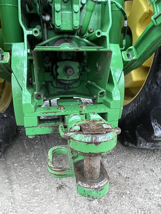 Image of John Deere 8320R equipment image 4