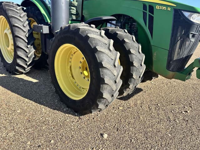 Image of John Deere 8335R equipment image 4