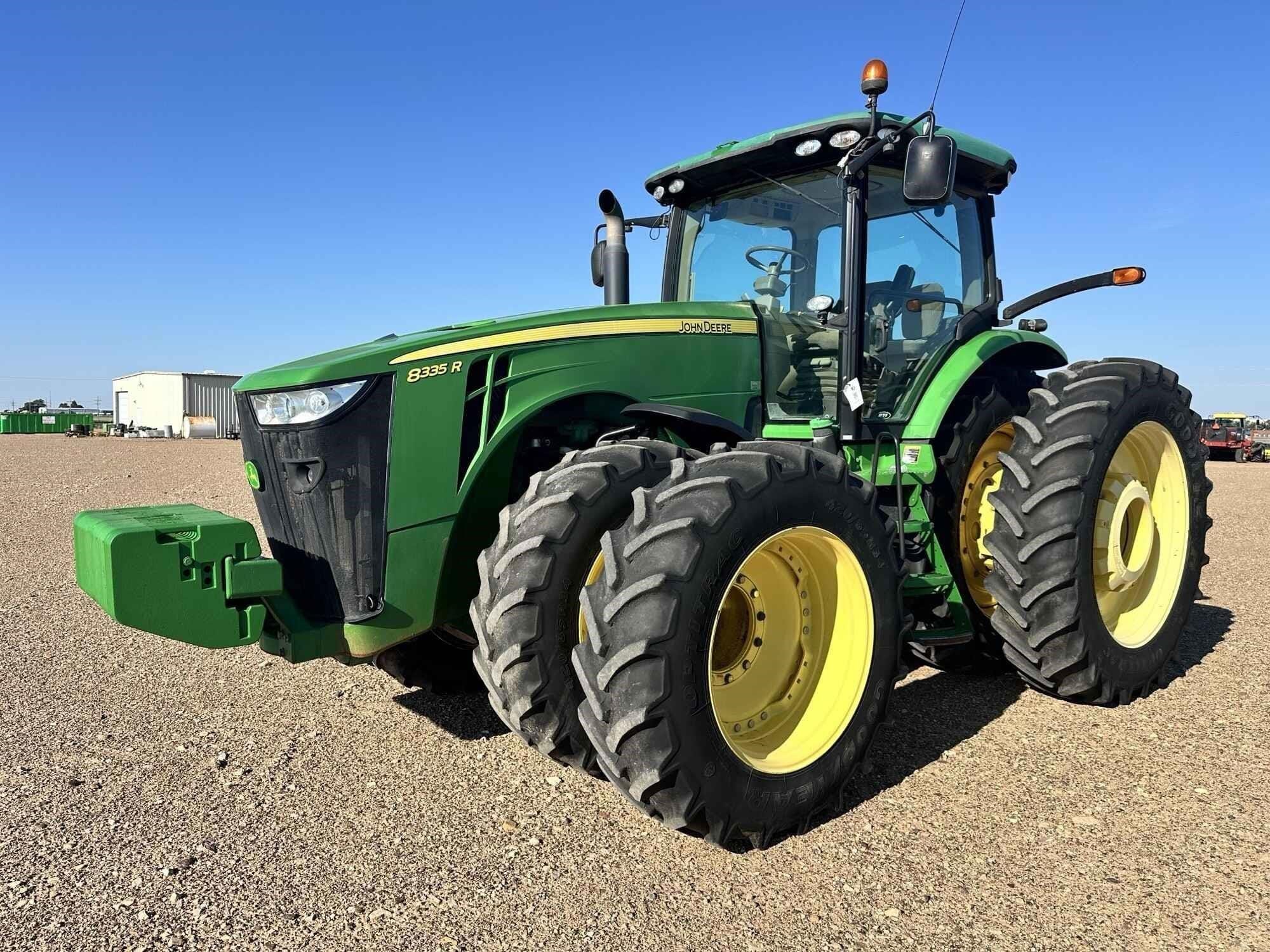 2011 John Deere 8335R Equipment Image0
