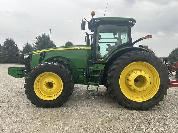 Image of John Deere 8335R equipment image 2