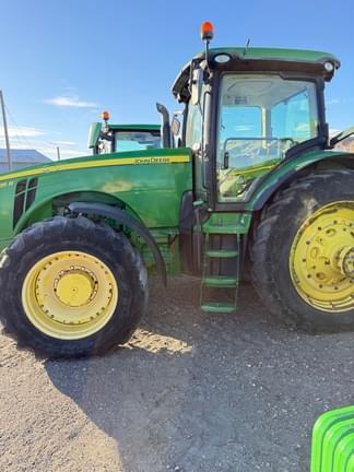 Image of John Deere 8335R equipment image 1