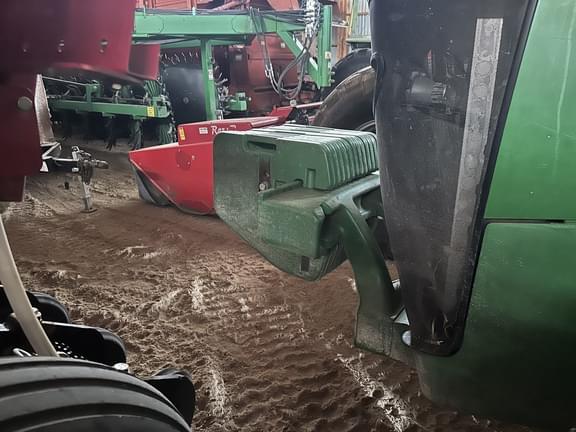 Image of John Deere 8335R equipment image 4