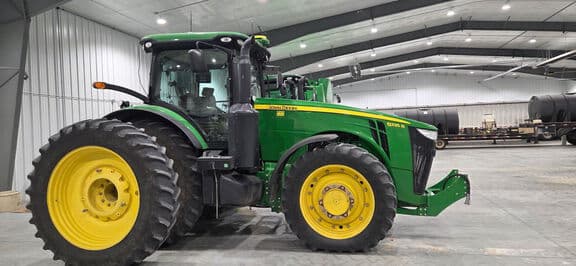 Image of John Deere 8335R equipment image 2