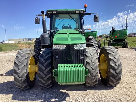 Image of John Deere 8335R equipment image 1