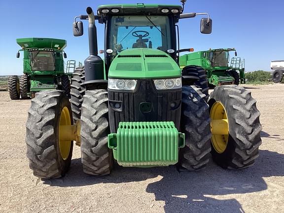 Image of John Deere 8335R equipment image 2