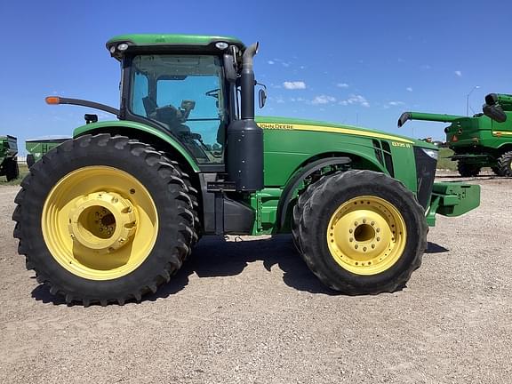 Image of John Deere 8335R equipment image 4