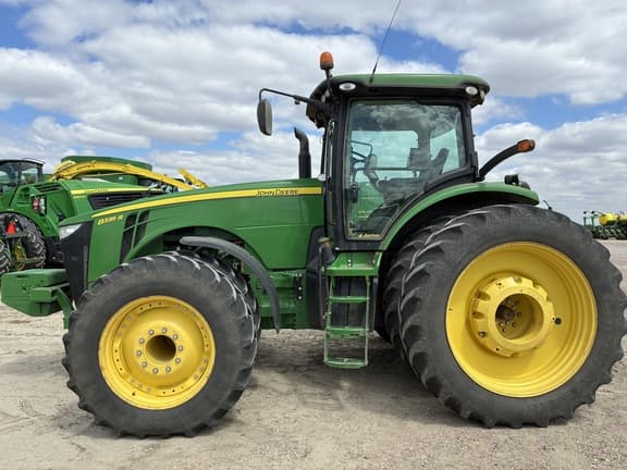 Image of John Deere 8335R equipment image 2