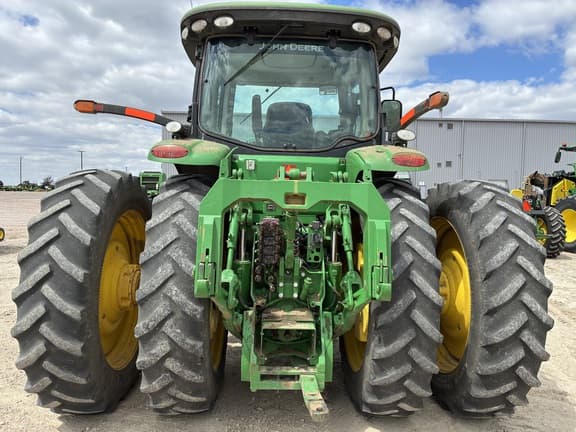 Image of John Deere 8335R equipment image 4