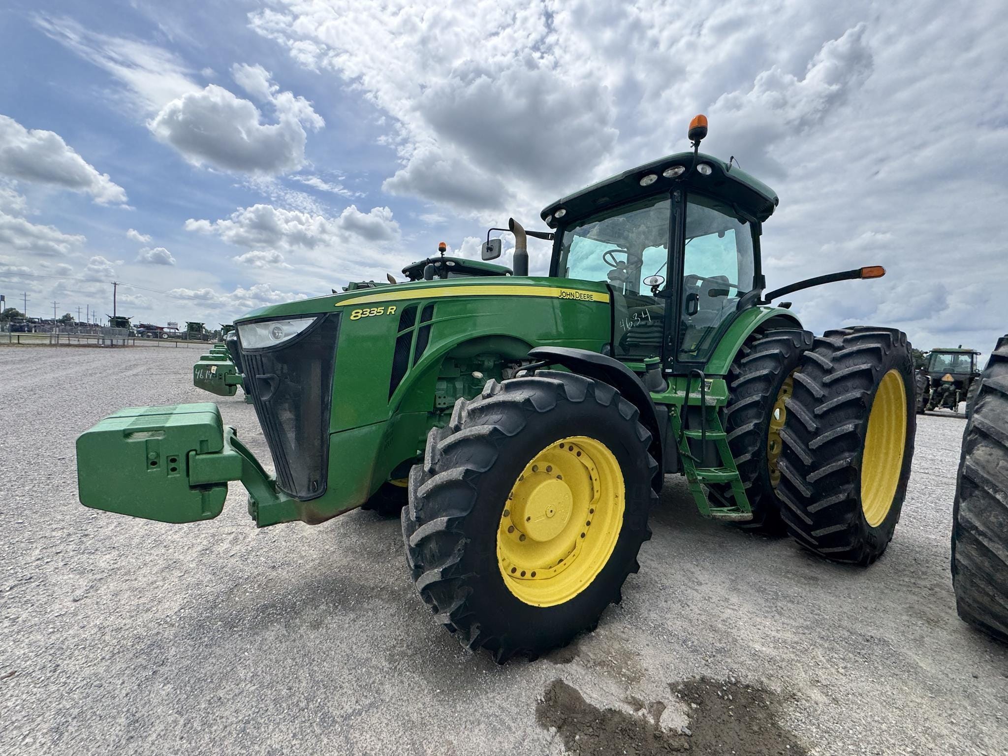 2011 John Deere 8335R Equipment Image0