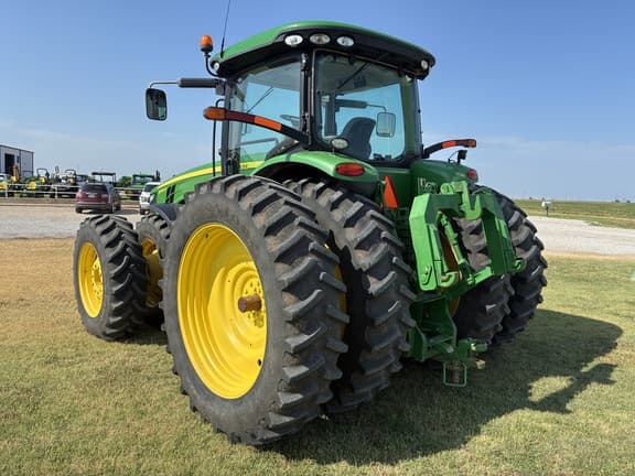 Image of John Deere 8335R equipment image 2