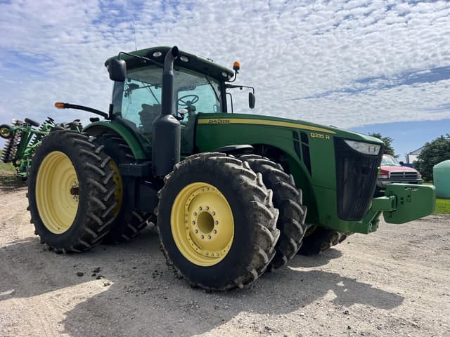 Image of John Deere 8335R equipment image 1