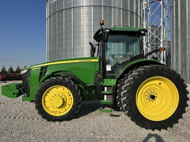 Image of John Deere 8335R equipment image 2