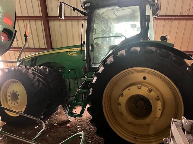 Image of John Deere 8335R equipment image 2