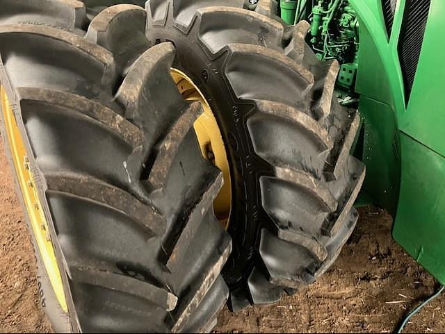 Image of John Deere 8335R equipment image 3