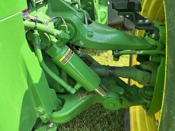 Image of John Deere 8335R equipment image 2