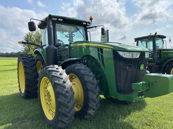 Image of John Deere 8335R equipment image 4