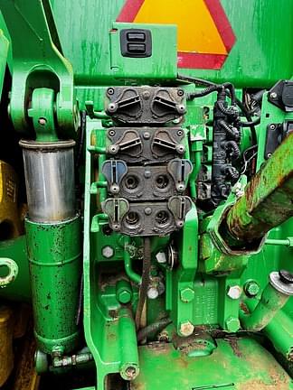 Image of John Deere 8335R equipment image 3